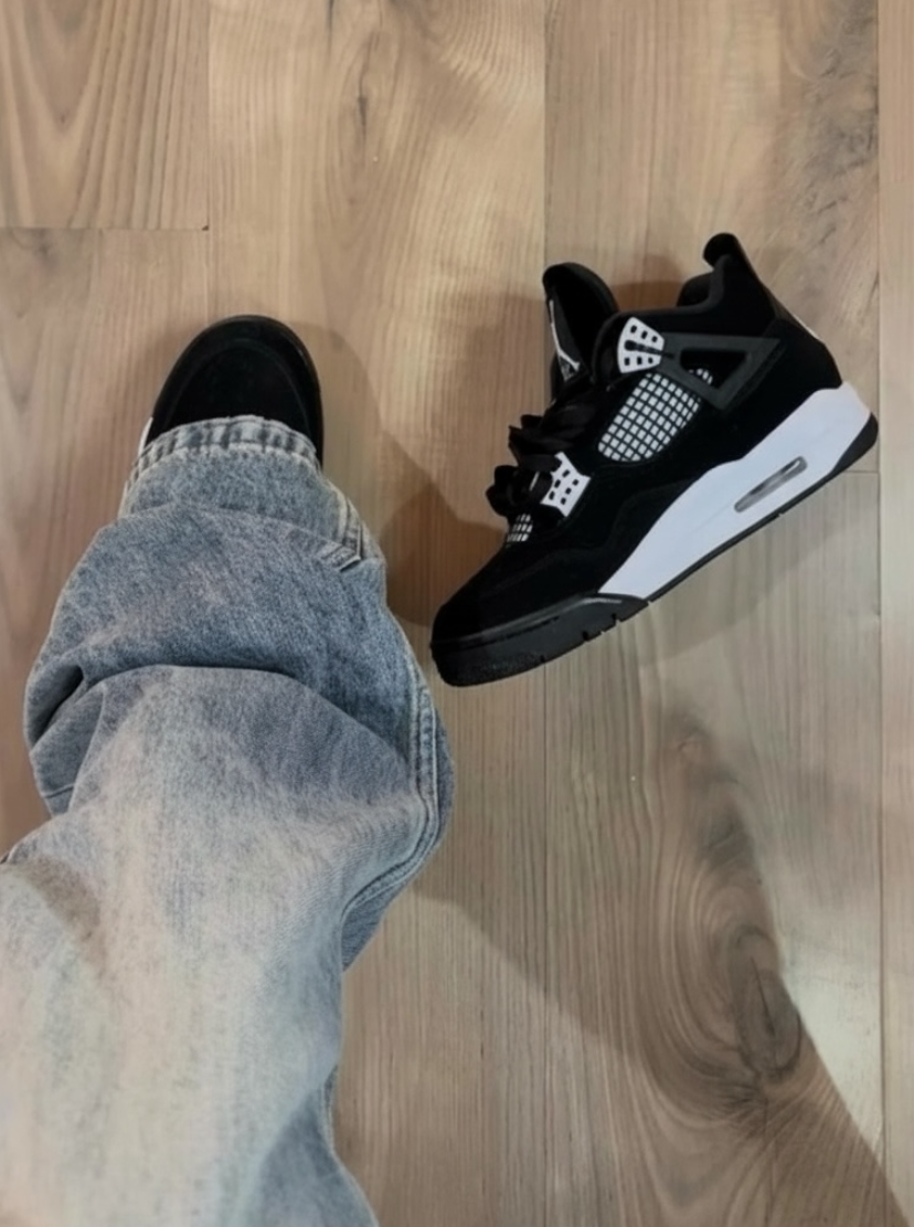 Air Jordan 4 "White Thunder"