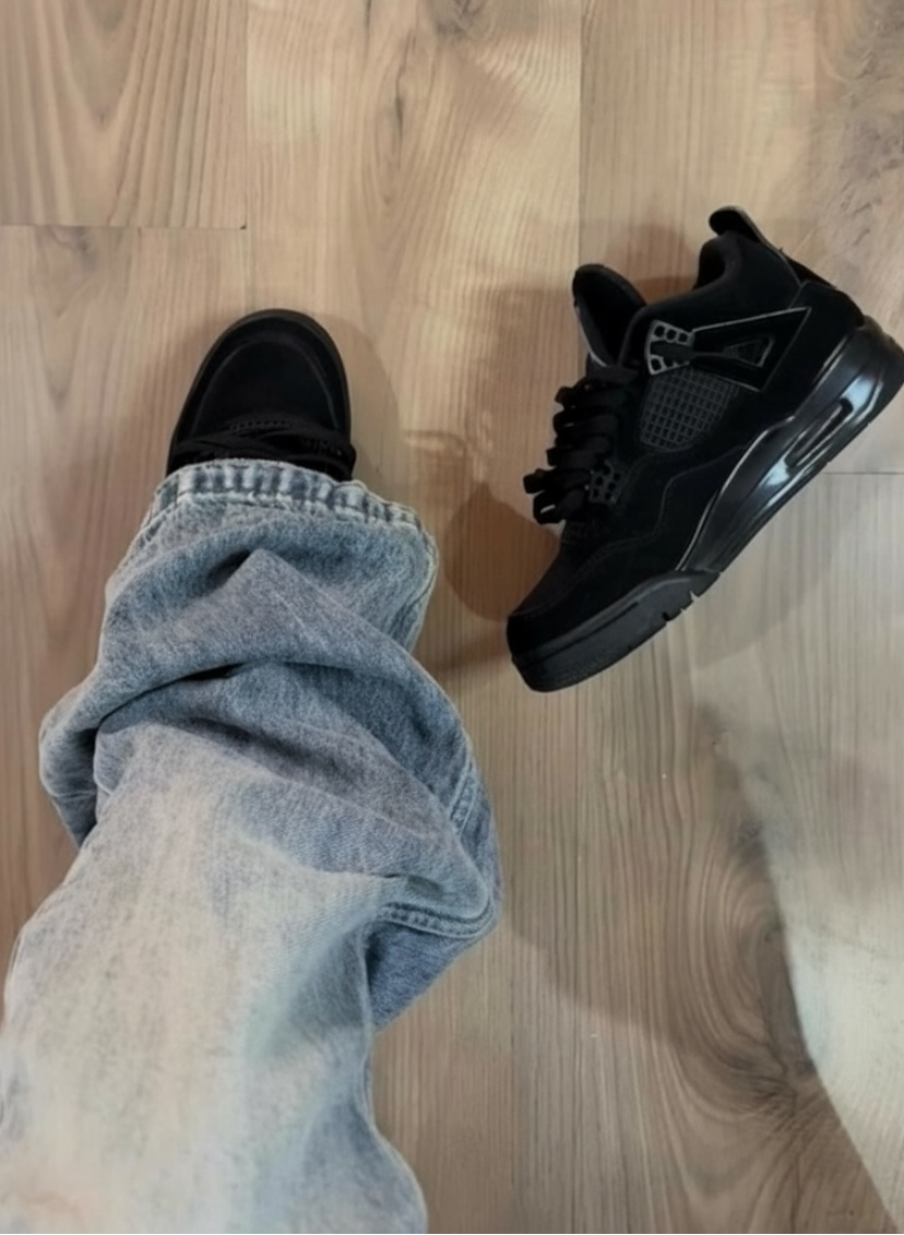 Air Jordans 4 'Black Cat'
